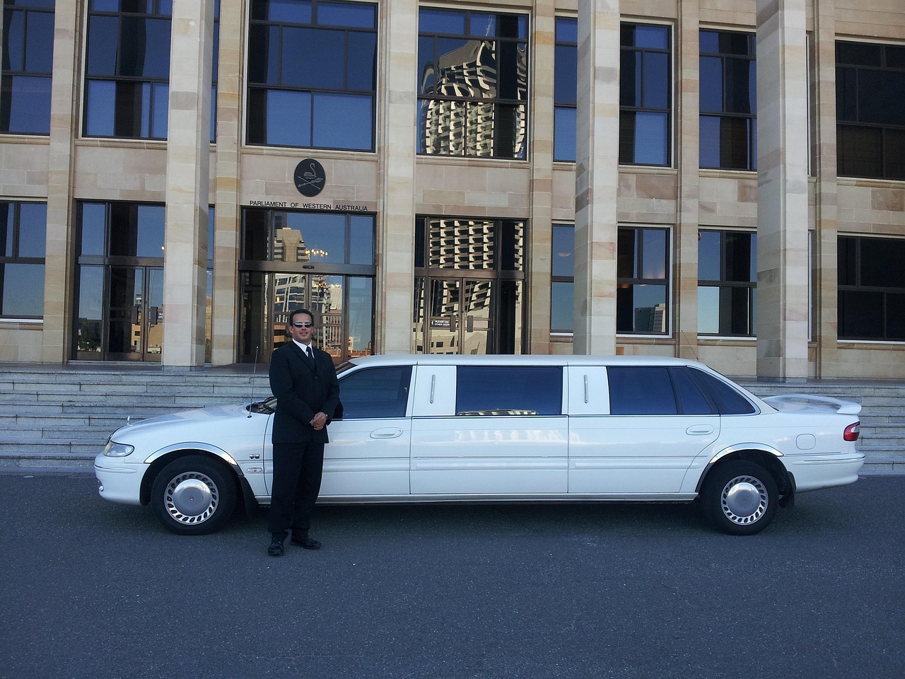 reliable airport car service — Royal American Taxi & Limousine